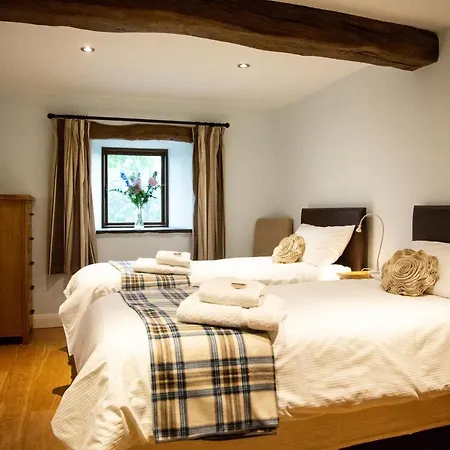 Hebblethwaite Hall Farm: Swallows Nest And Bluebells Cottages