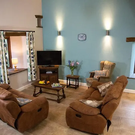 Hebblethwaite Hall Farm: Swallows Nest And Bluebells Cottages Sedbergh